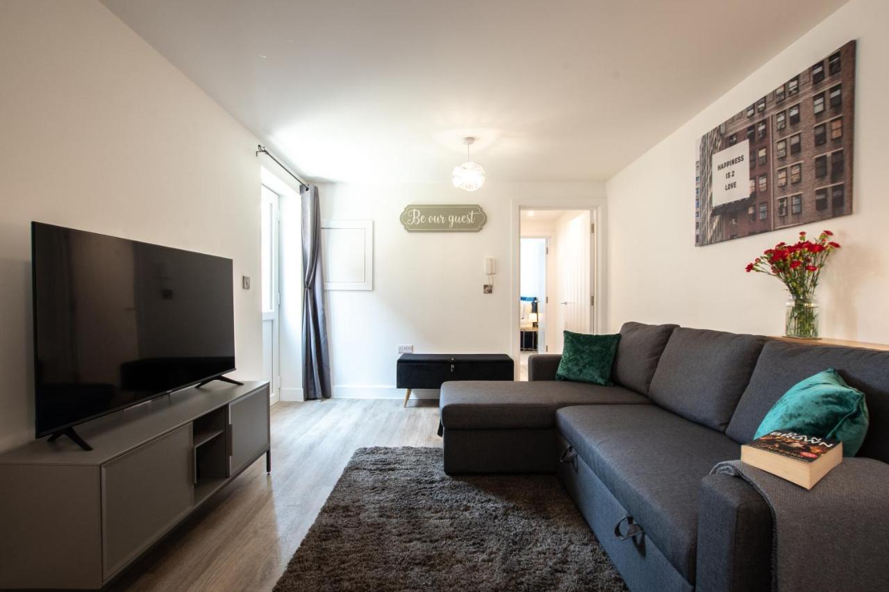 Welcome 4 Business Or Pleasure! Super Central Southampton 'City Vibes' # Stylish Apartment With Outside Space! 1-4 Guests Book Your City Break Or Pre-Cruise Stay! Close To Mayflower Theatre, Universities, Cruise Terminals, Hospitals & Shops! Eksteriør bilde