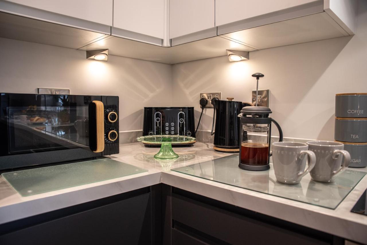 Welcome 4 Business Or Pleasure! Super Central Southampton 'City Vibes' # Stylish Apartment With Outside Space! 1-4 Guests Book Your City Break Or Pre-Cruise Stay! Close To Mayflower Theatre, Universities, Cruise Terminals, Hospitals & Shops! Eksteriør bilde