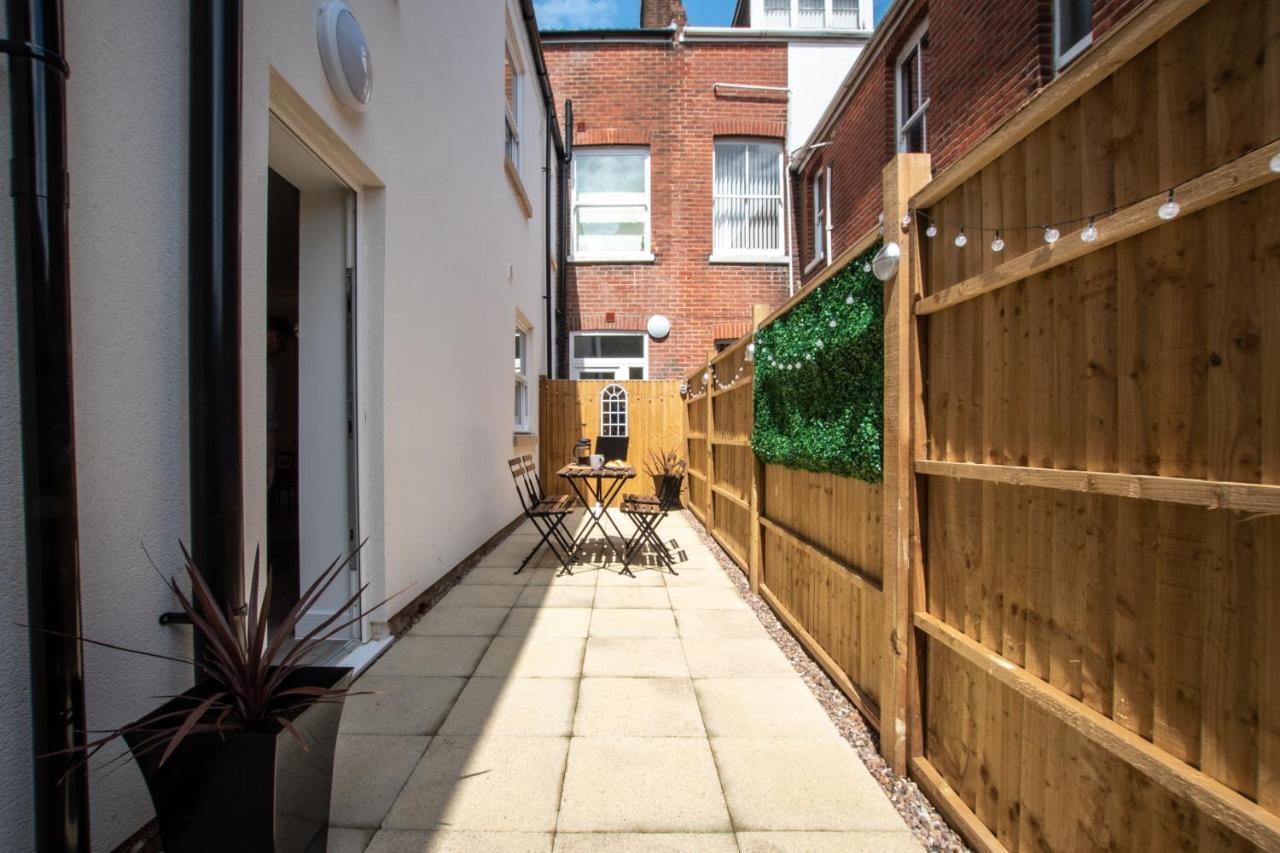 Welcome 4 Business Or Pleasure! Super Central Southampton 'City Vibes' # Stylish Apartment With Outside Space! 1-4 Guests Book Your City Break Or Pre-Cruise Stay! Close To Mayflower Theatre, Universities, Cruise Terminals, Hospitals & Shops! Eksteriør bilde