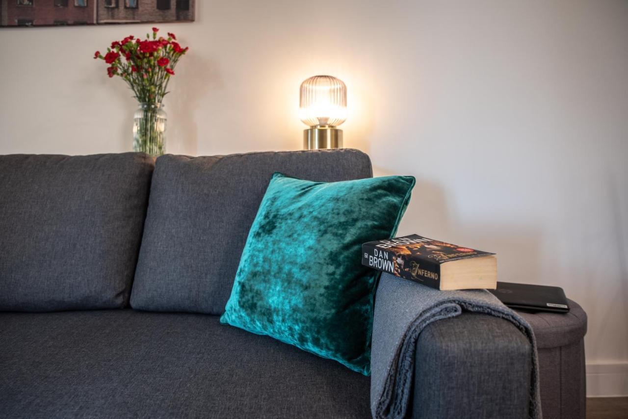 Welcome 4 Business Or Pleasure! Super Central Southampton 'City Vibes' # Stylish Apartment With Outside Space! 1-4 Guests Book Your City Break Or Pre-Cruise Stay! Close To Mayflower Theatre, Universities, Cruise Terminals, Hospitals & Shops! Eksteriør bilde